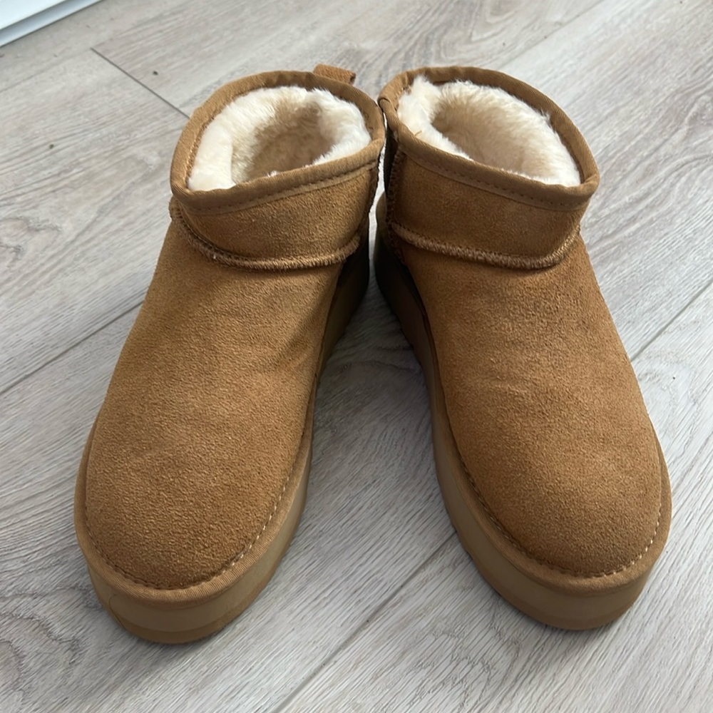 *SOLD* Classic Ultra Mini Women’s size 8 (40) in Chestnut